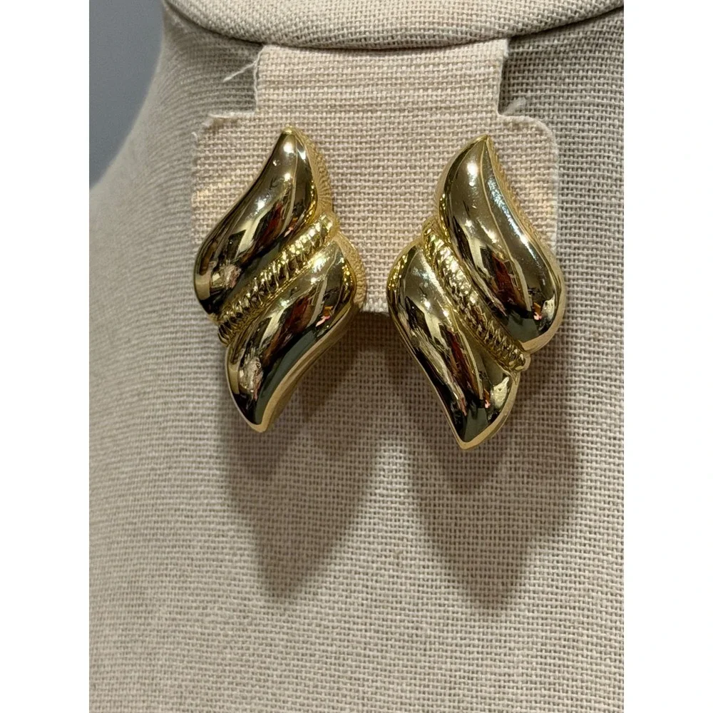 Clip On Earrings Puffy Hollow‎ Statement Gold Tone Vintage 80s Sculptural Chunky